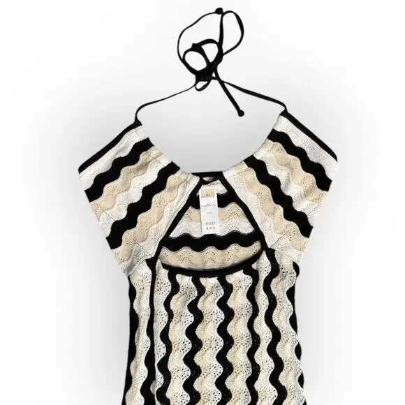 Elegant Black and White Swim Coverup - Picture 5 of 9